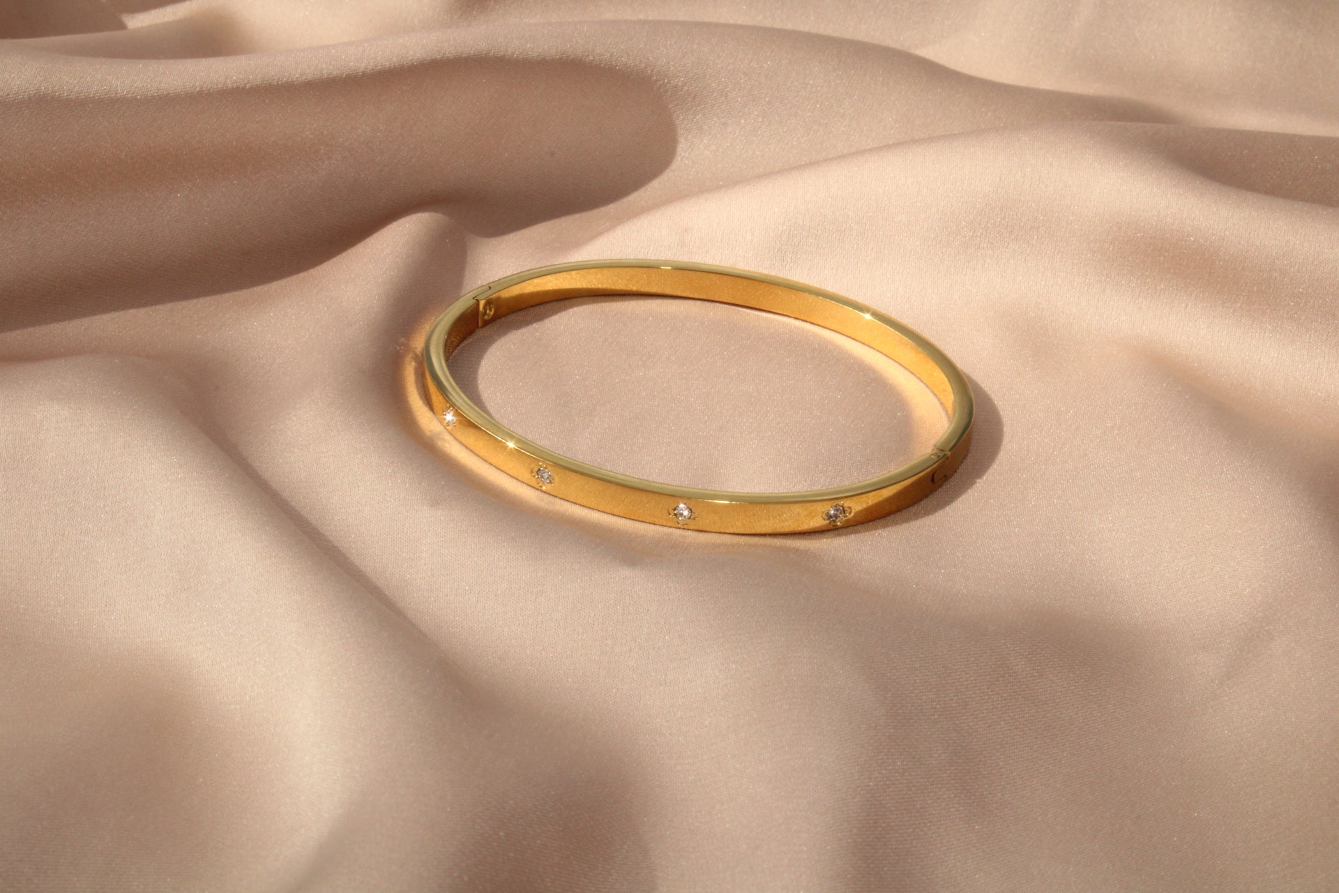 Solis Bangle